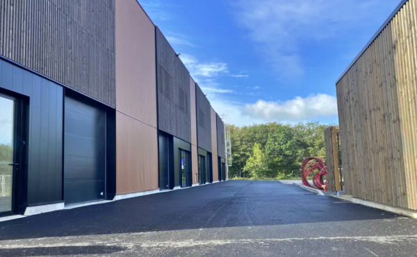 Le Bignon - À vendre local d'activité neuf 417,70 m2