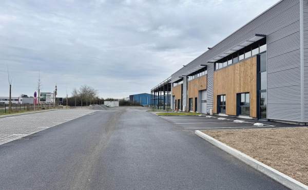 Basse Goulaine - Local d'activité 240 m2 à vendre route de C