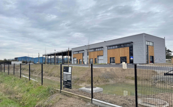 Basse Goulaine - Local d'activité neuf 253 m2 à vendre