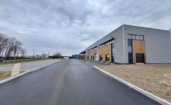 Basse Goulaine - À vendre local d'activité neuf 763,40 m2