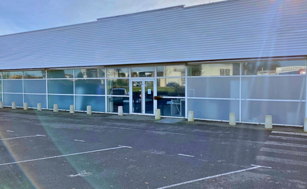 Les Sables d'Olonne - Cellule commerciale 700 m2 à louer