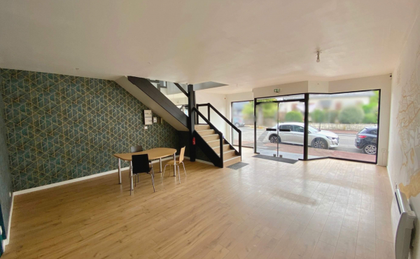 Ste Luce sur Loire - À louer local commercial 120 m2 