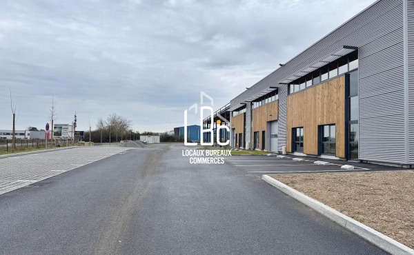 Basse Goulaine - Local d'activité 240 m² à vendre route de Cl
