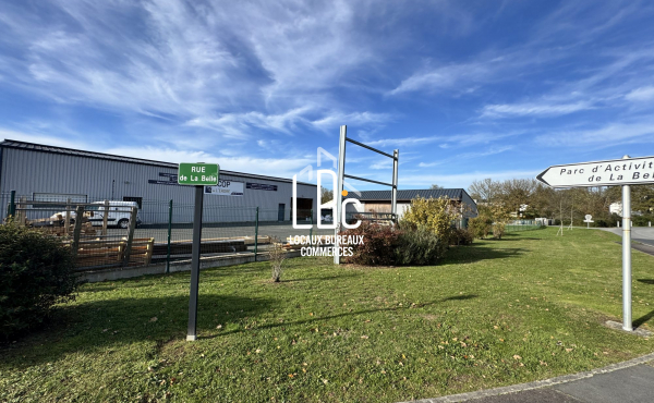 Les Touches - À vendre local d'activité 472 m²