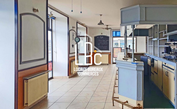 Nantes Champs de Mars -A vendre murs commerciaux locataire en pl