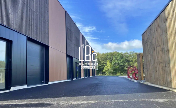 Le Bignon - À vendre local d'activité neuf 417,70 m²