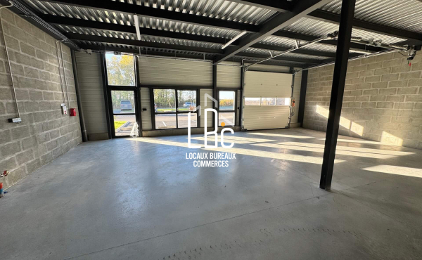 Basse Goulaine - Local d'activité 240 m² à vendre route de Cl