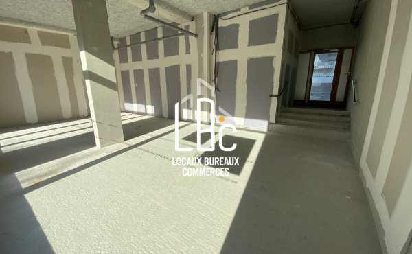 Nantes Est - À louer local commercial neuf 67 m²