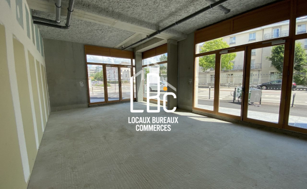 Nantes Est - Local commercial neuf 120 m² à louer