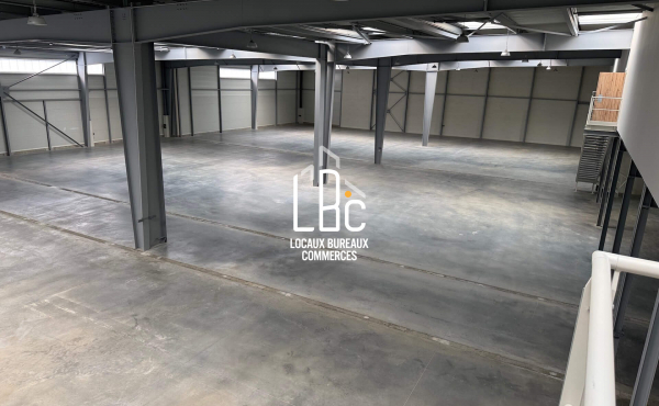 NANTES METROPOLE - Local activité 1052 m² à louer