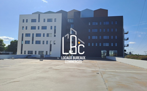 Rezé - Local commercial d'angle 320 m² à louer