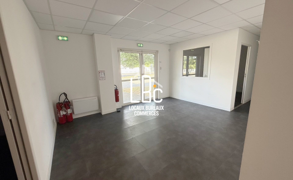 Ancenis - À louer 406 m² locaux mixtes ateliers et bureaux